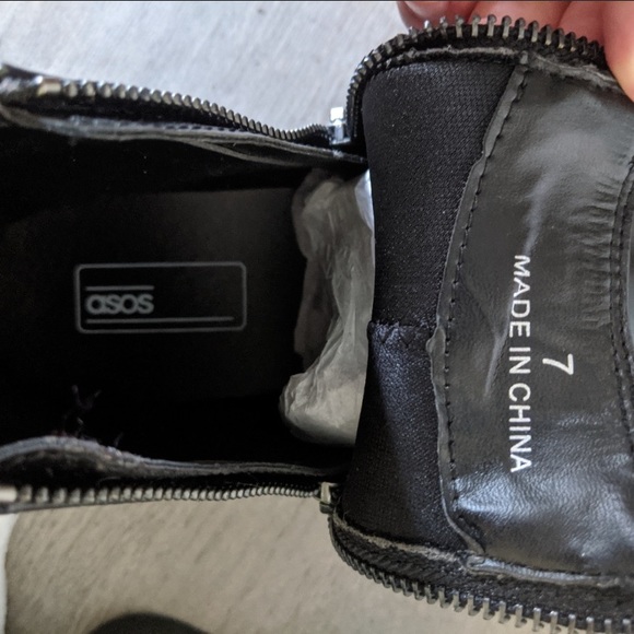 ASOS DESIGN black chelsea boots - Picture 5 of 5